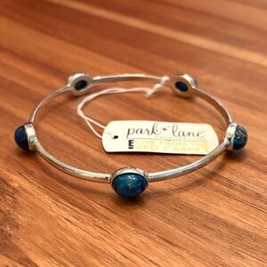 Park Lane | Blue Agate Cabochon Bangle | 2 7/8” Inner Diameter